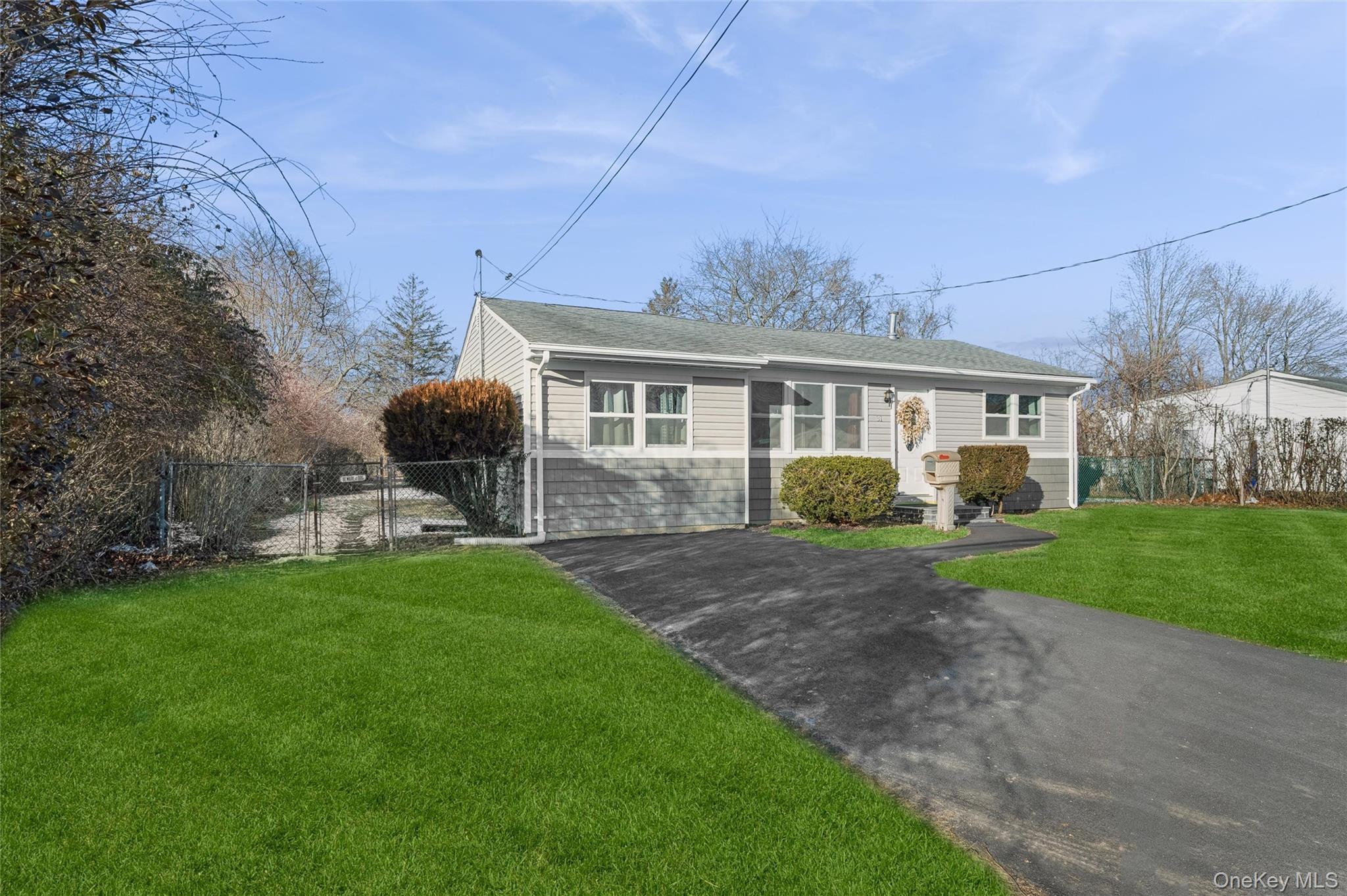 Single Family 21st  Suffolk County, NY 11706, MLS-950674-4