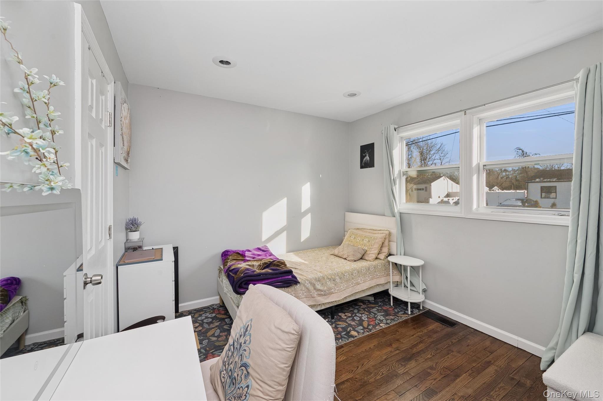 Single Family 21st  Suffolk County, NY 11706, MLS-950674-7