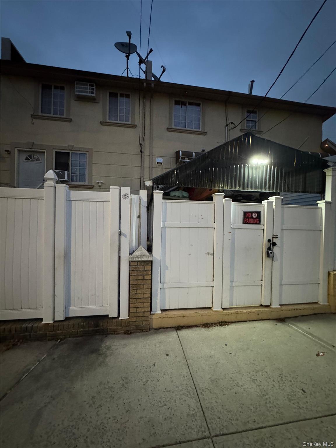 Single Family Guy R Brewer  Queens, NY 11434, MLS-950680-3