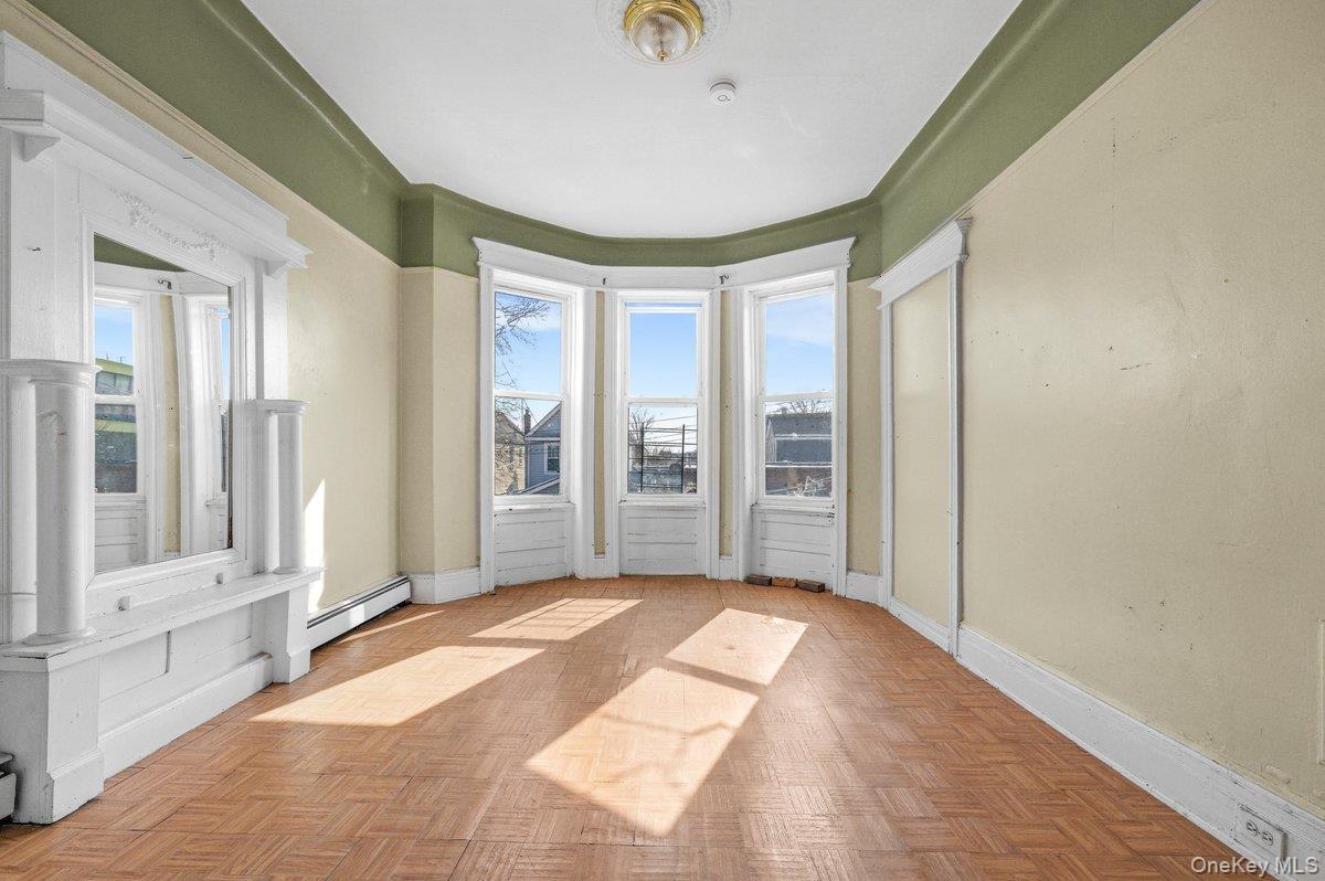 Single Family 94th Queens, NY 11416, MLS-950702-8