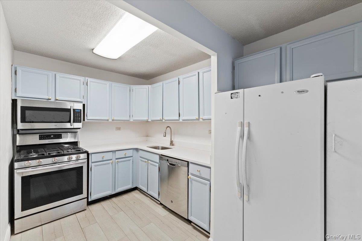 Condo Bay Club  Queens, NY 11360, MLS-950711-7