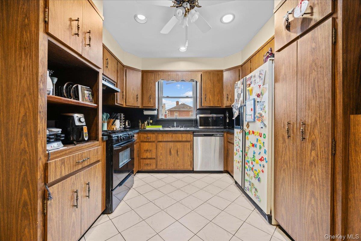 Single Family 48th Queens, NY 11105, MLS-950731-17