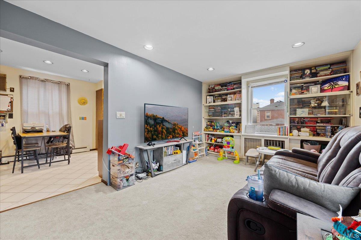 Single Family 48th Queens, NY 11105, MLS-950731-19