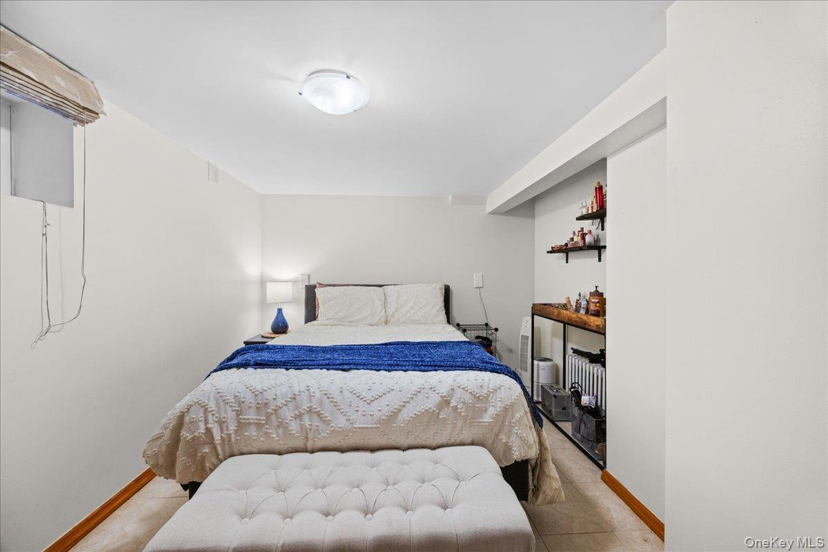 Single Family 48th Queens, NY 11105, MLS-950731-23