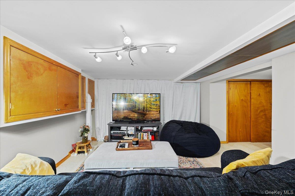 Single Family 48th Queens, NY 11105, MLS-950731-27