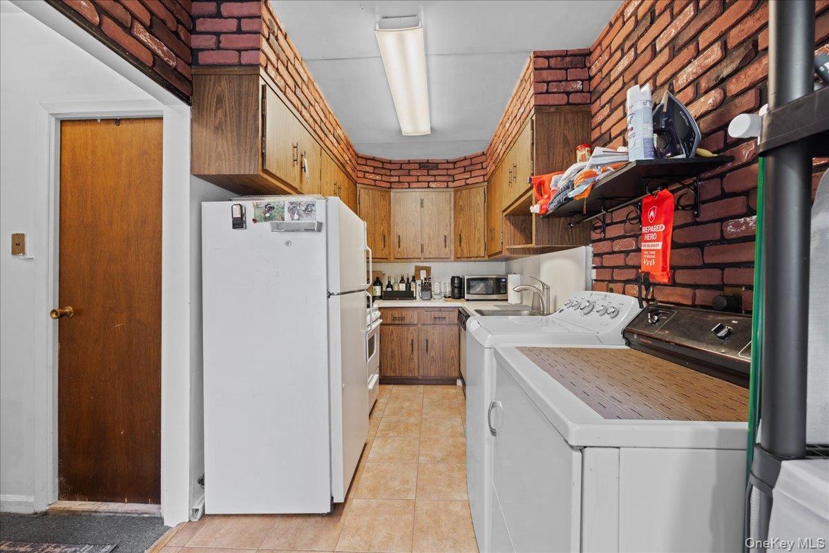 Single Family 48th Queens, NY 11105, MLS-950731-37