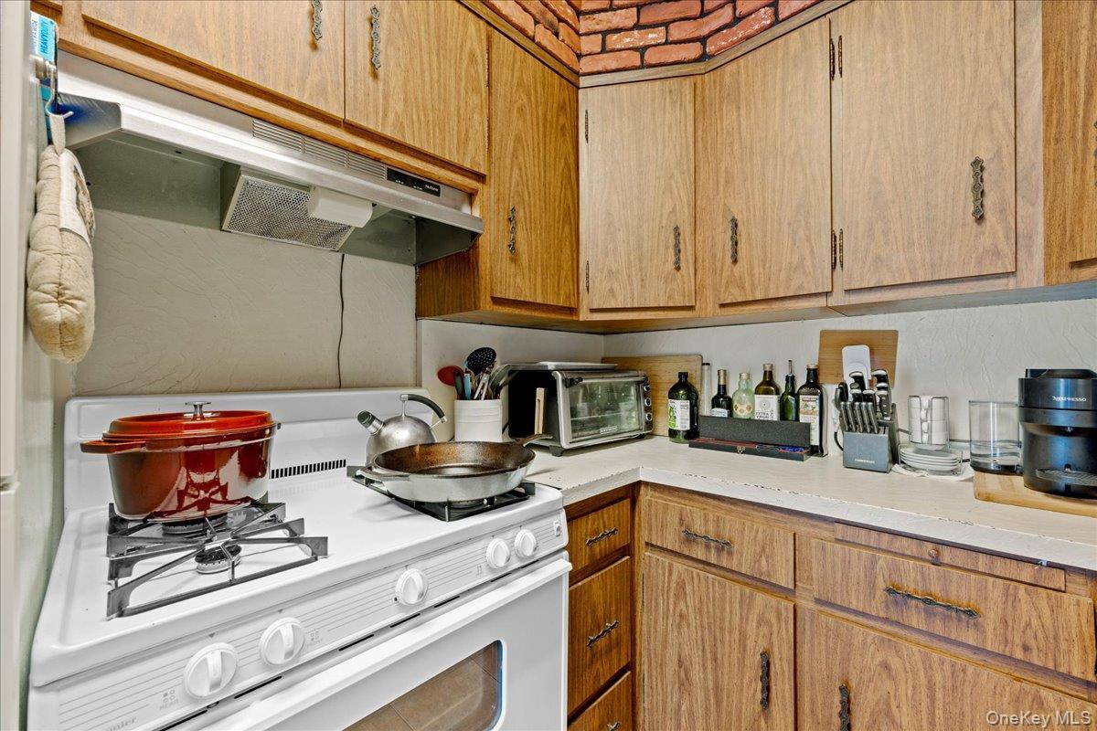 Single Family 48th Queens, NY 11105, MLS-950731-39