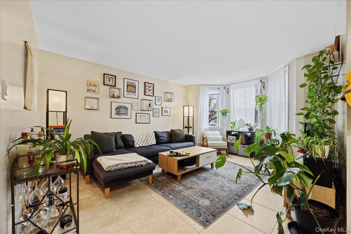 Single Family 48th Queens, NY 11105, MLS-950731-4