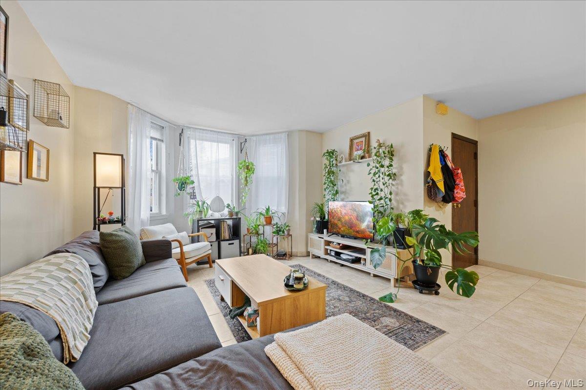 Single Family 48th Queens, NY 11105, MLS-950731-6