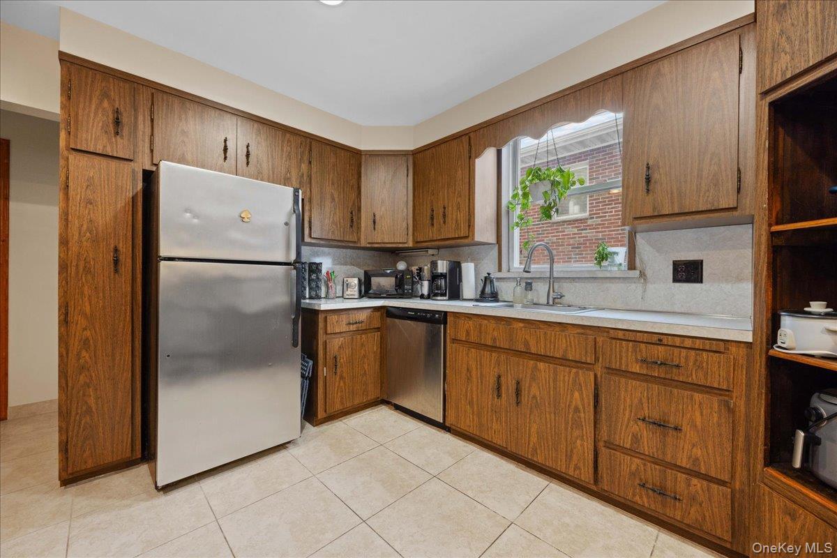 Single Family 48th Queens, NY 11105, MLS-950731-9