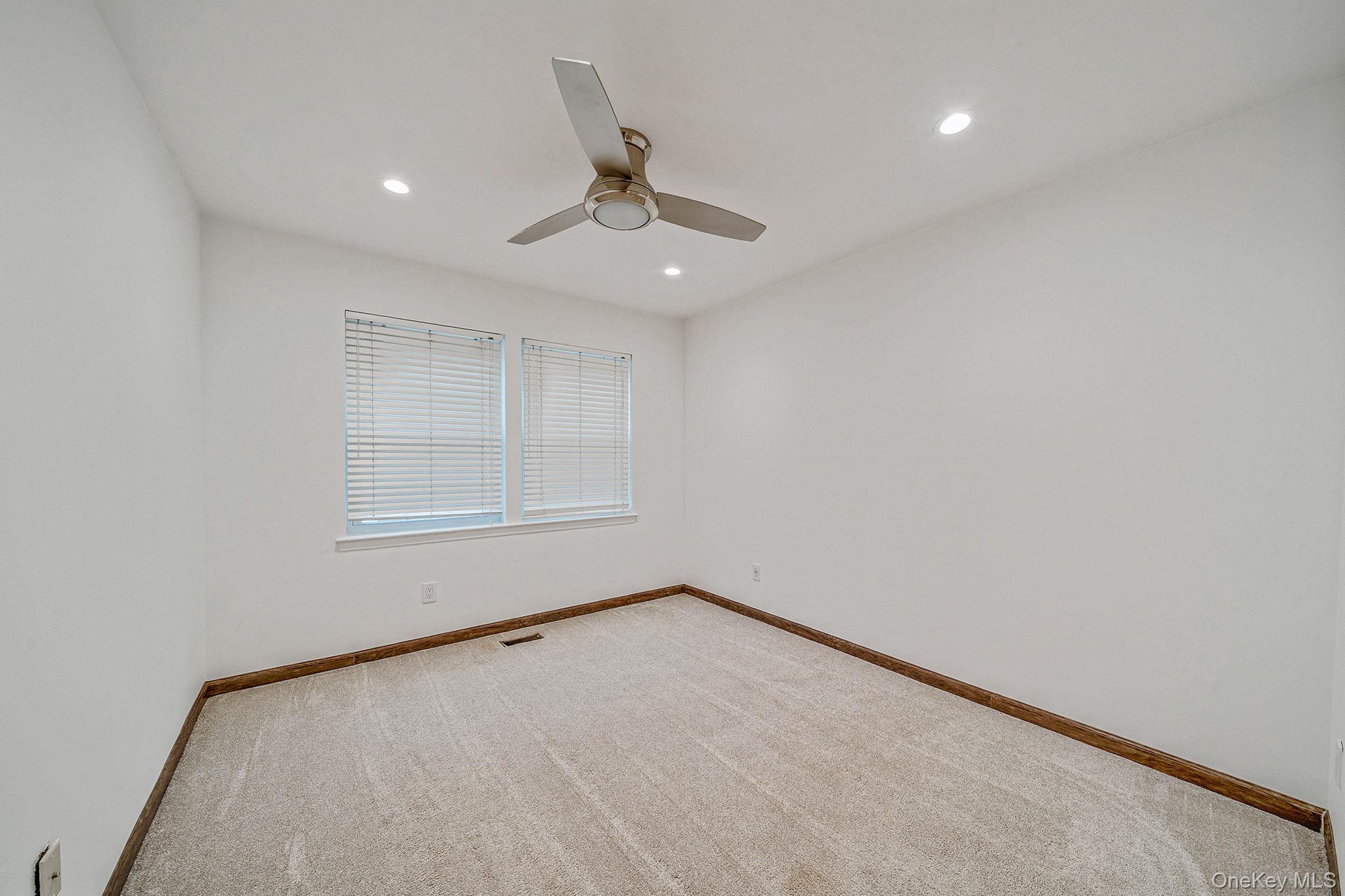 Condo Northwood  Suffolk County, NY 11705, MLS-950758-10