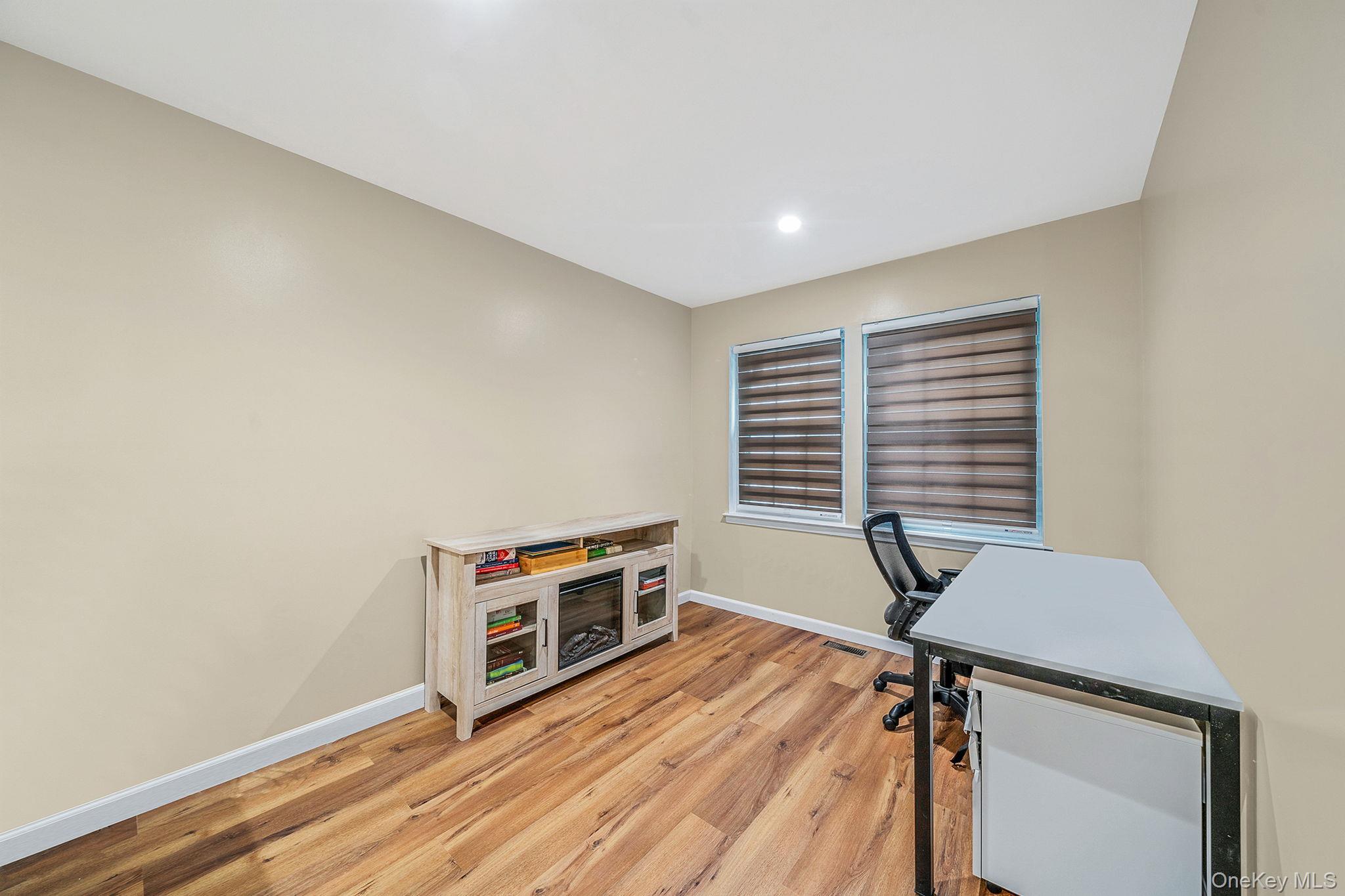 Condo Northwood  Suffolk County, NY 11705, MLS-950758-12