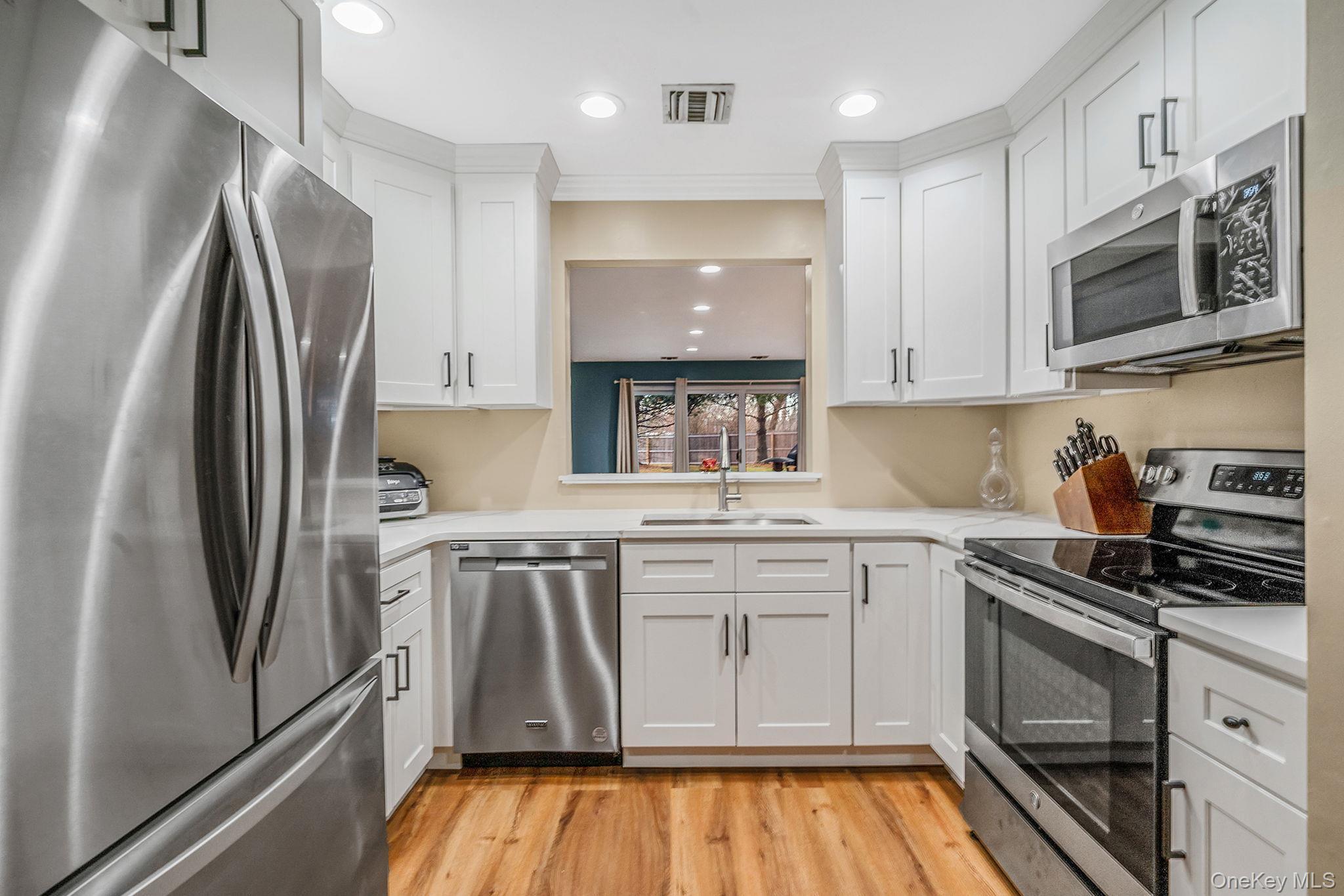 Condo Northwood  Suffolk County, NY 11705, MLS-950758-14