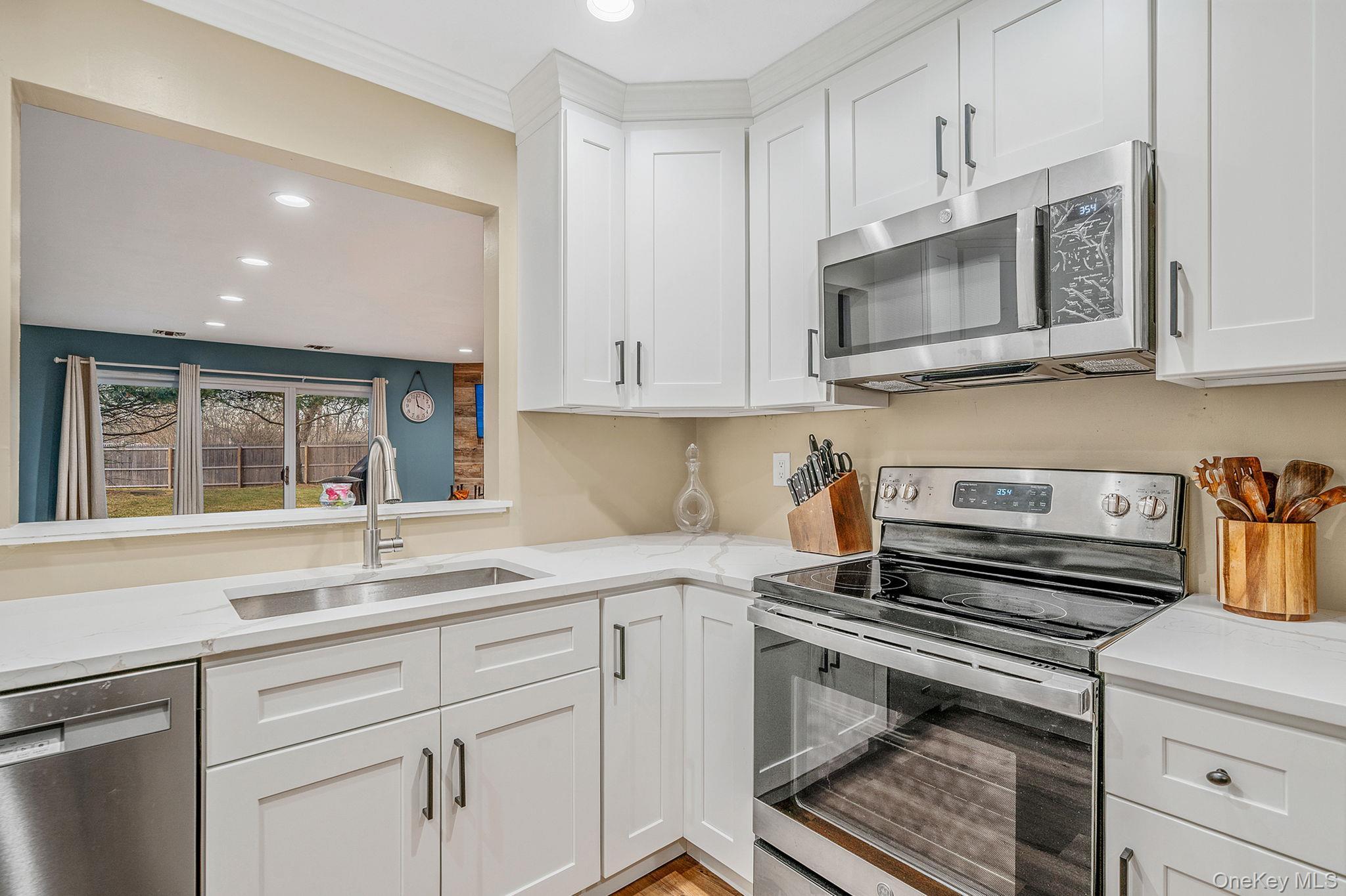 Condo Northwood  Suffolk County, NY 11705, MLS-950758-15