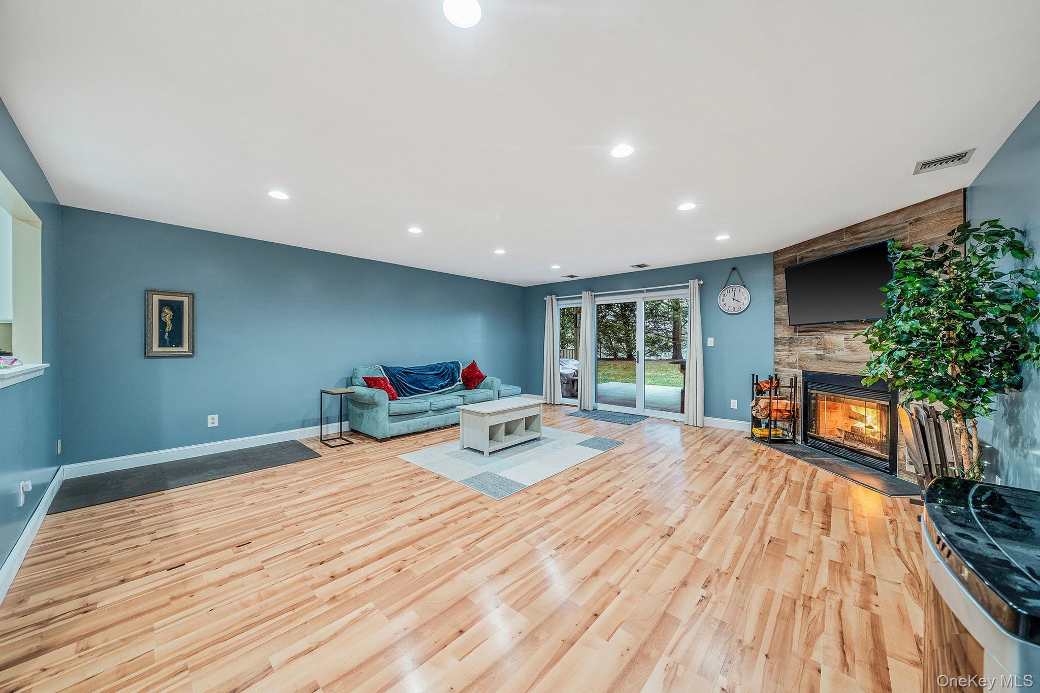 Condo Northwood  Suffolk County, NY 11705, MLS-950758-19