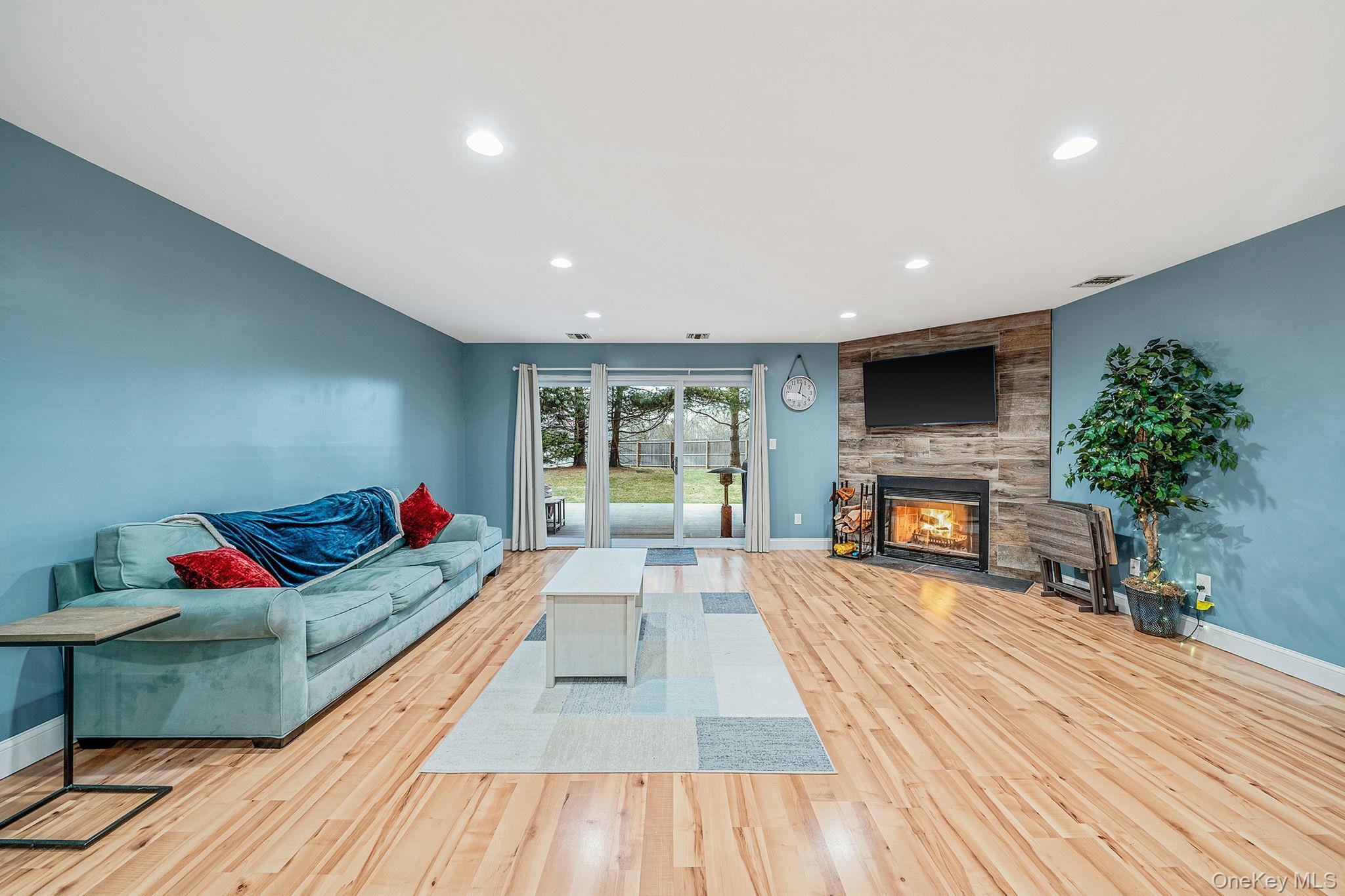 Condo Northwood  Suffolk County, NY 11705, MLS-950758-20