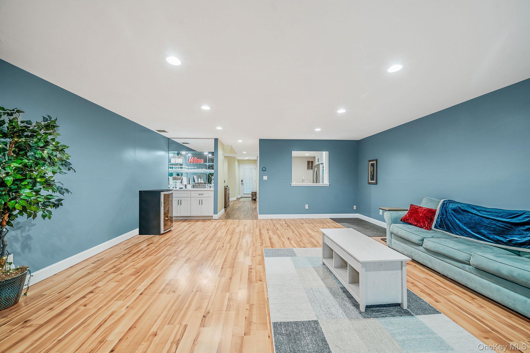 Condo Northwood  Suffolk County, NY 11705, MLS-950758-21