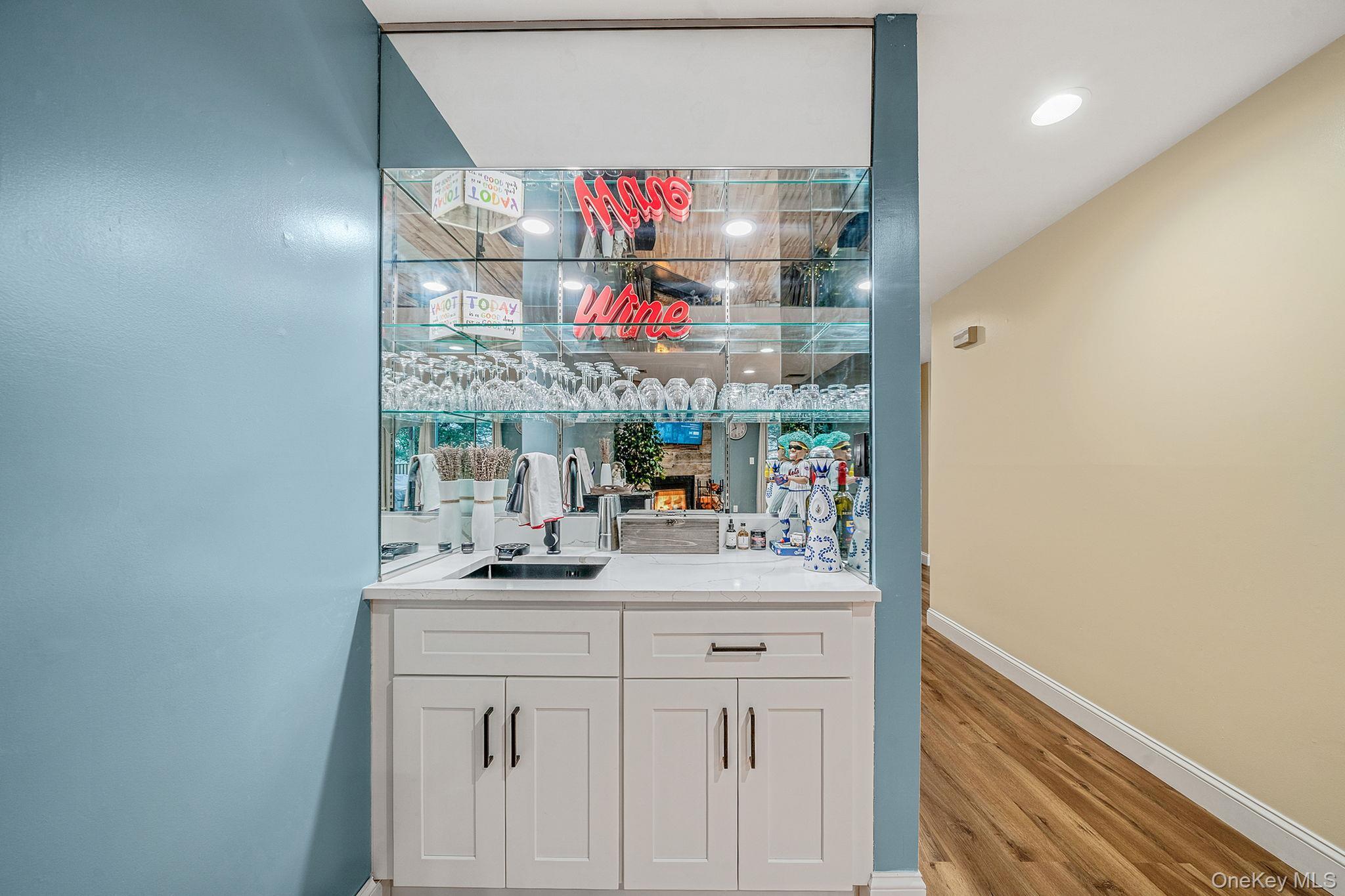 Condo Northwood  Suffolk County, NY 11705, MLS-950758-22