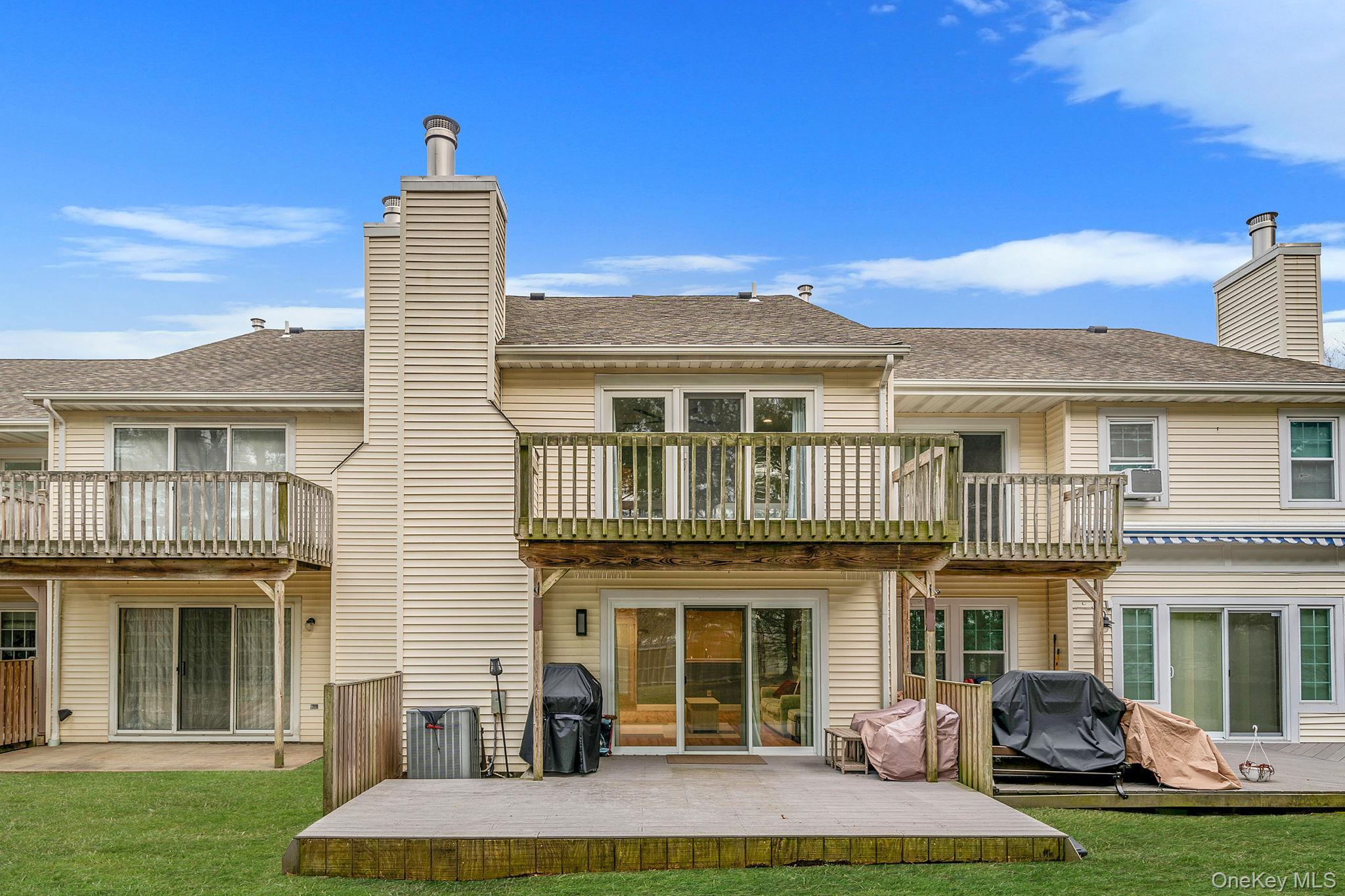 Condo Northwood  Suffolk County, NY 11705, MLS-950758-3