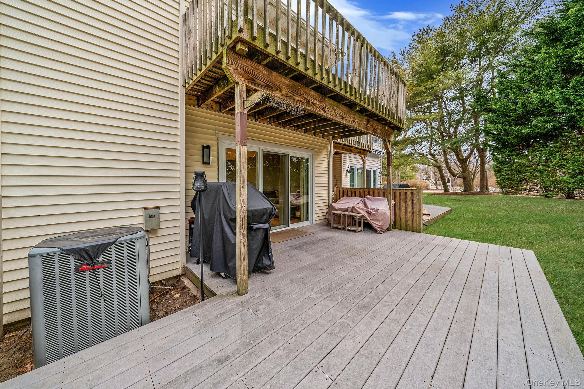 Condo Northwood  Suffolk County, NY 11705, MLS-950758-4