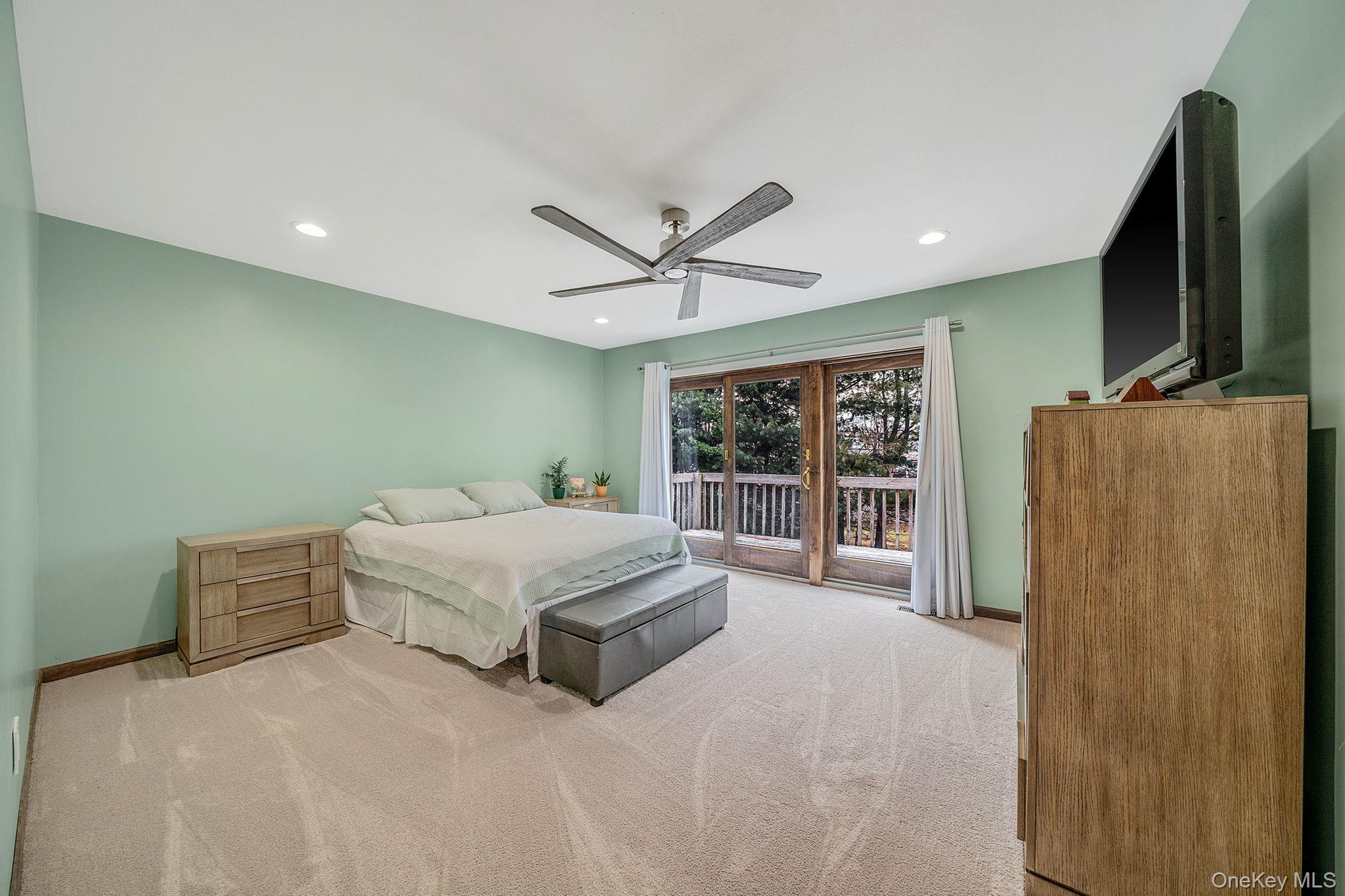 Condo Northwood  Suffolk County, NY 11705, MLS-950758-5