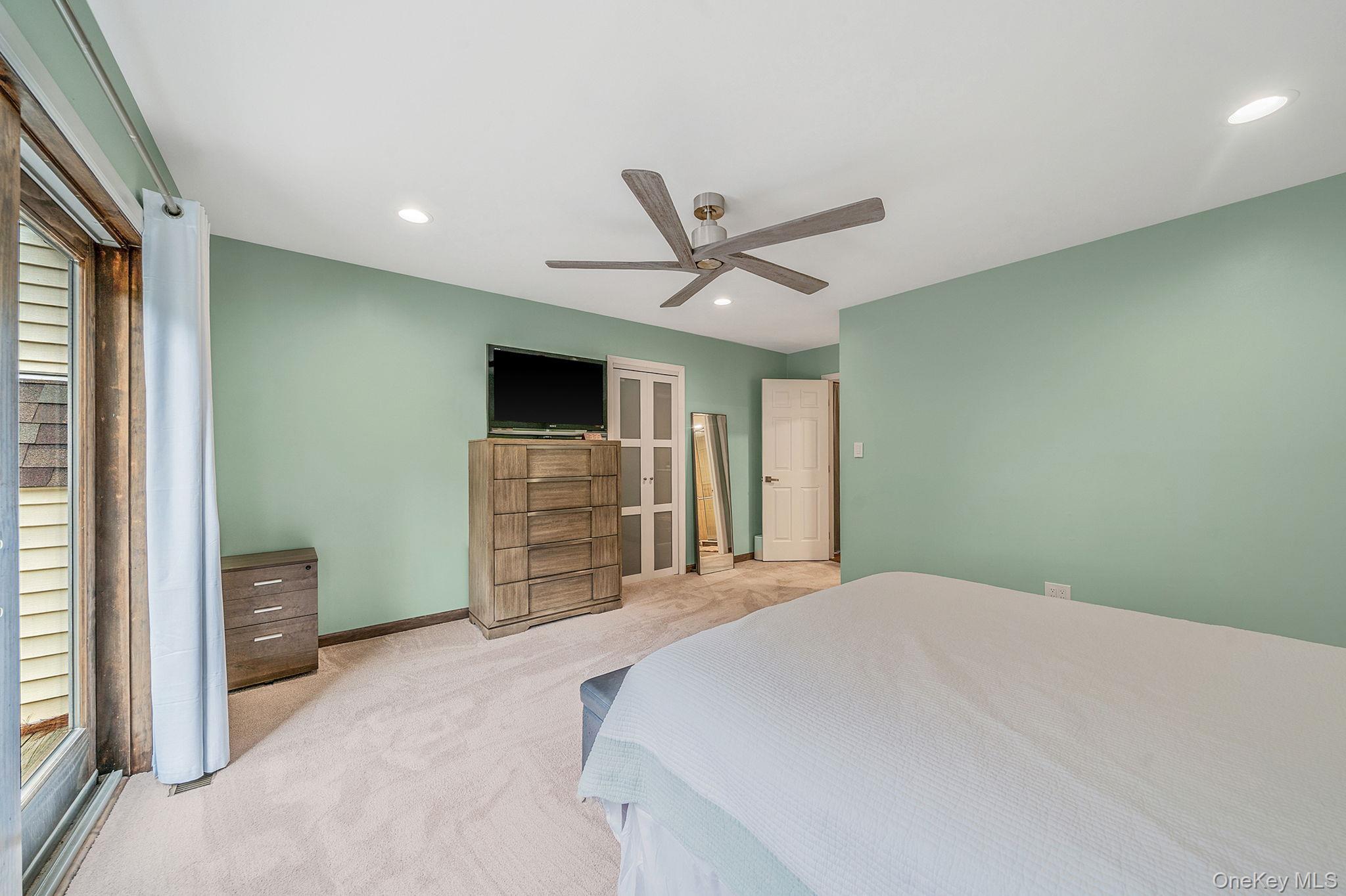 Condo Northwood  Suffolk County, NY 11705, MLS-950758-6