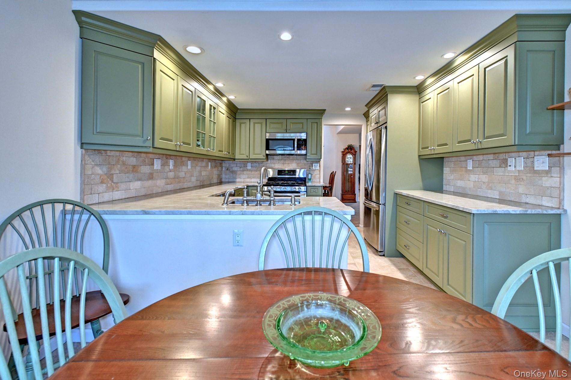 Condo Oakdale  Suffolk County, NY 11961, MLS-950788-12