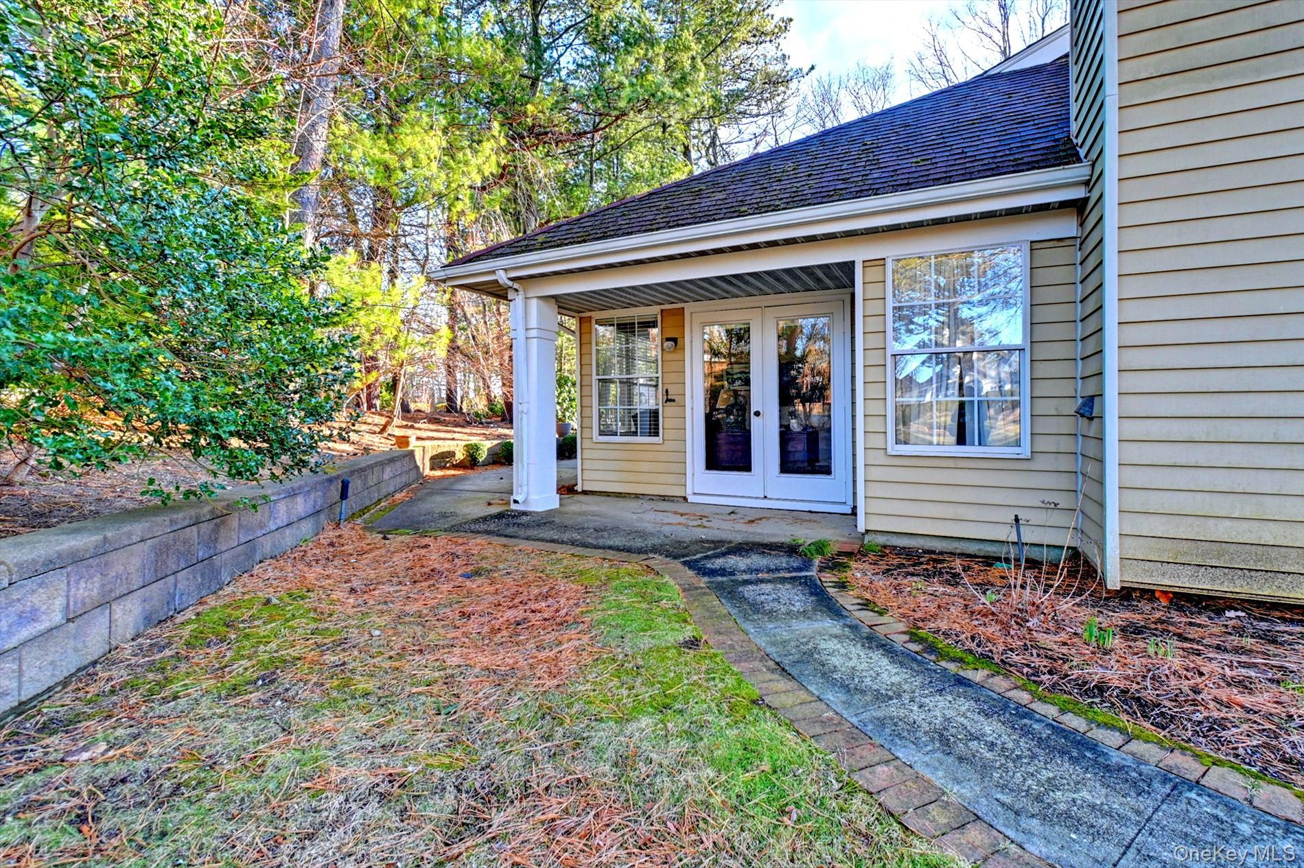 Condo Oakdale  Suffolk County, NY 11961, MLS-950788-22