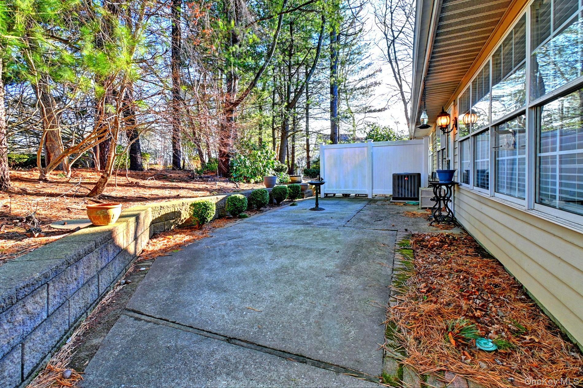 Condo Oakdale  Suffolk County, NY 11961, MLS-950788-23