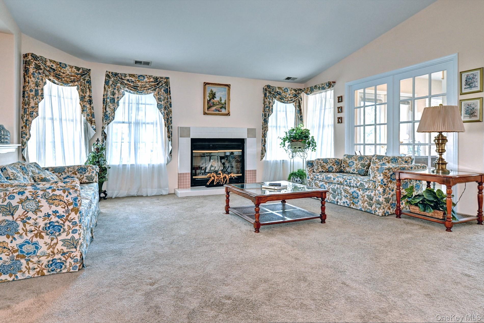 Condo Oakdale  Suffolk County, NY 11961, MLS-950788-6