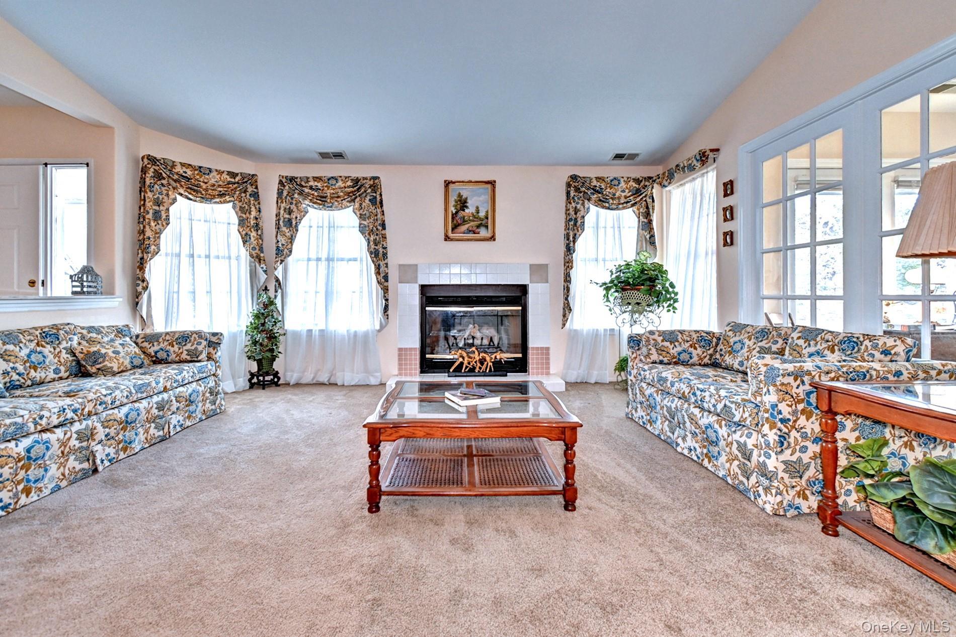 Condo Oakdale  Suffolk County, NY 11961, MLS-950788-7