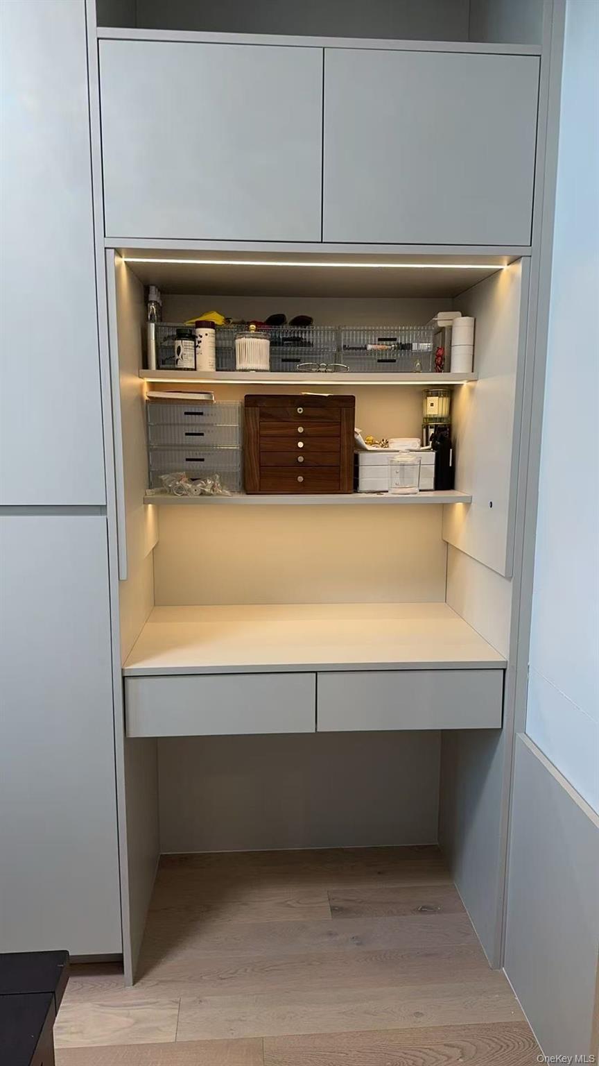 Condo 40th  Queens, NY 11354, MLS-950815-4