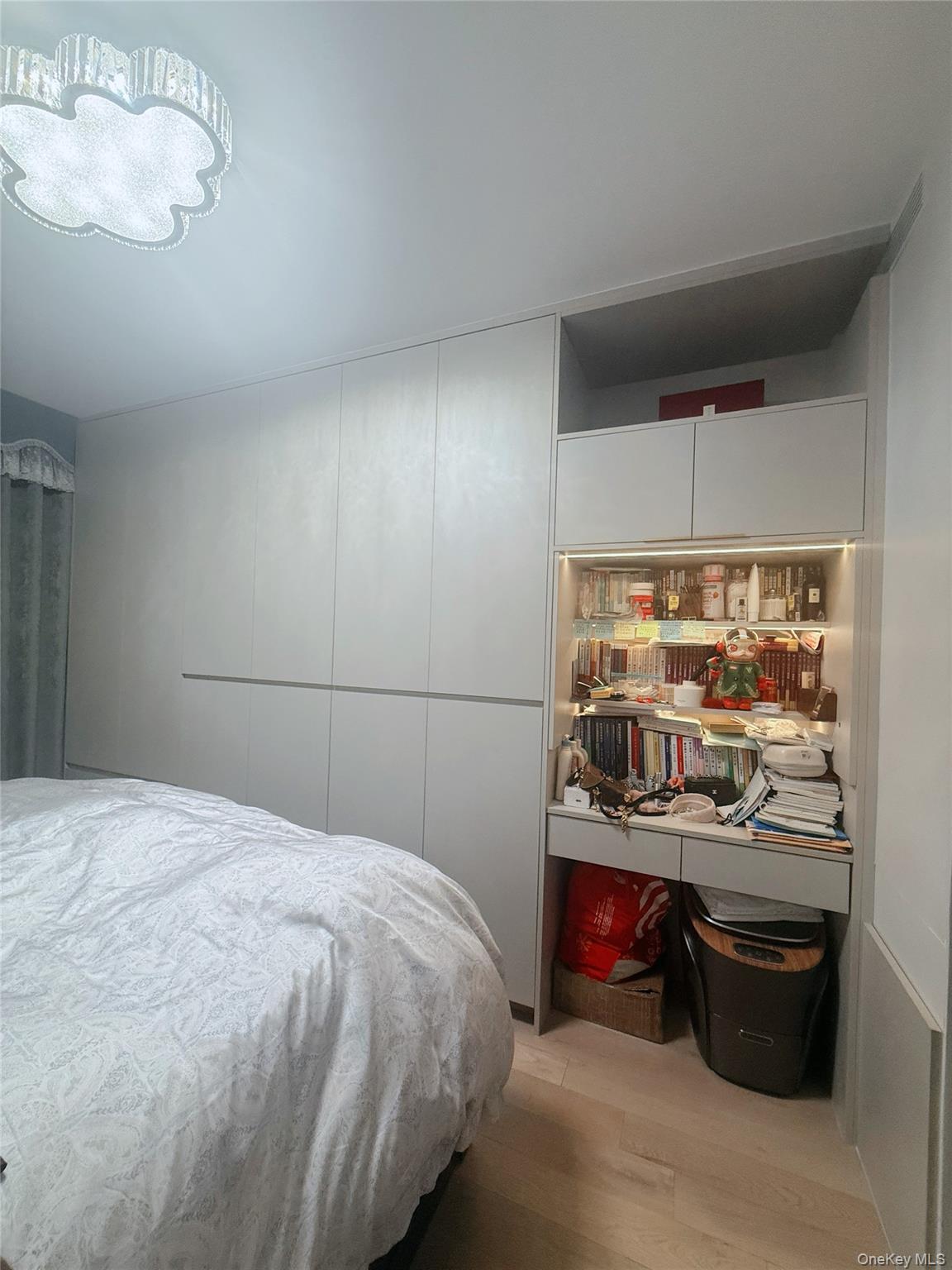 Condo 40th  Queens, NY 11354, MLS-950815-5