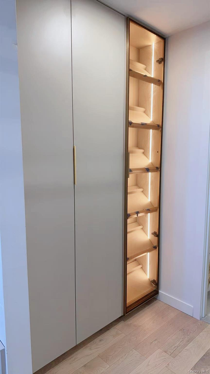 Condo 40th  Queens, NY 11354, MLS-950815-7