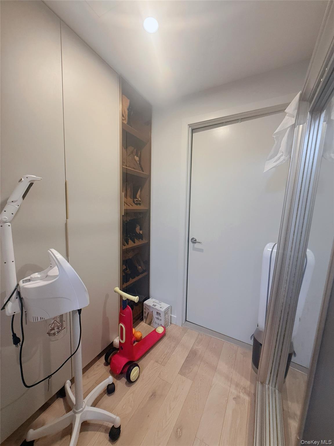 Condo 40th  Queens, NY 11354, MLS-950815-8