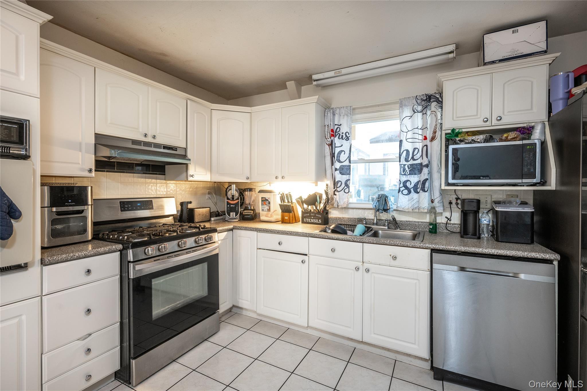 Single Family Derick Dutchess County, NY 12524, MLS-950900-13