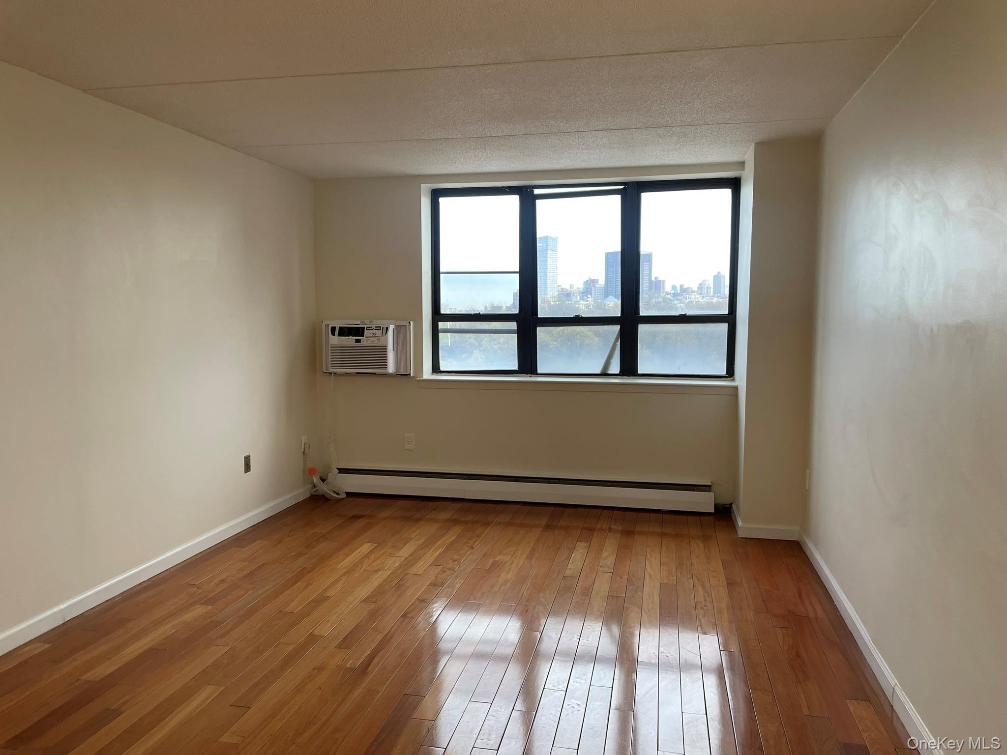 Apartment 110th  Manhattan, NY 10026, MLS-950919-8