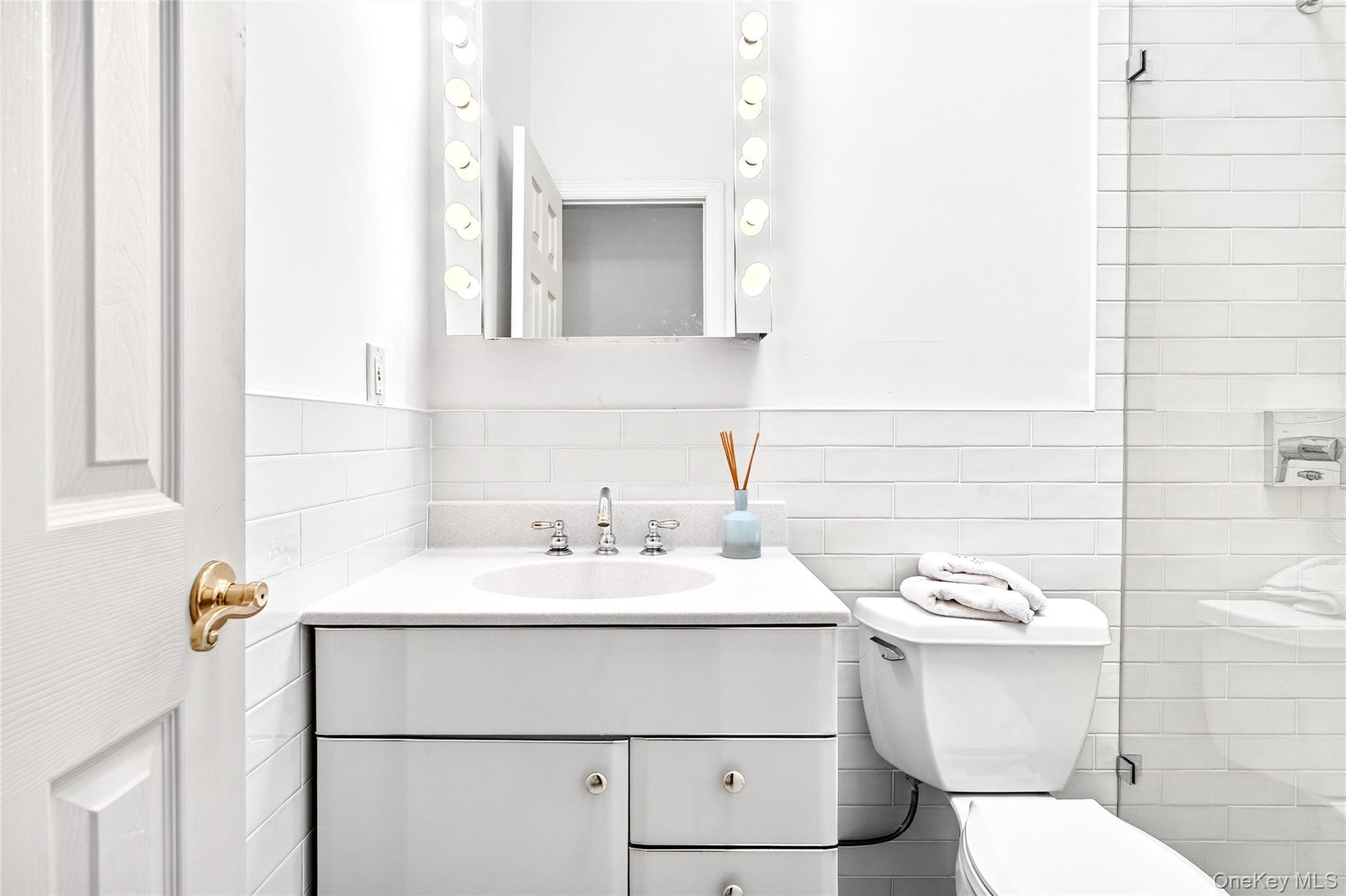 Single Family Country Club  Bronx, NY 10465, MLS-950954-27