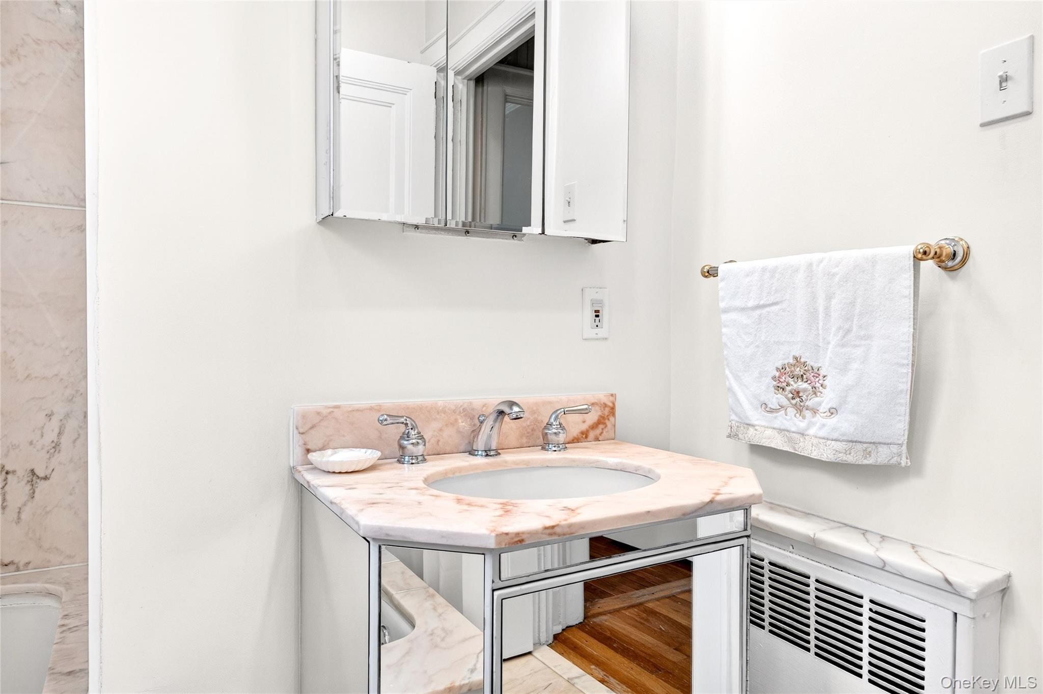 Single Family Country Club  Bronx, NY 10465, MLS-950954-42