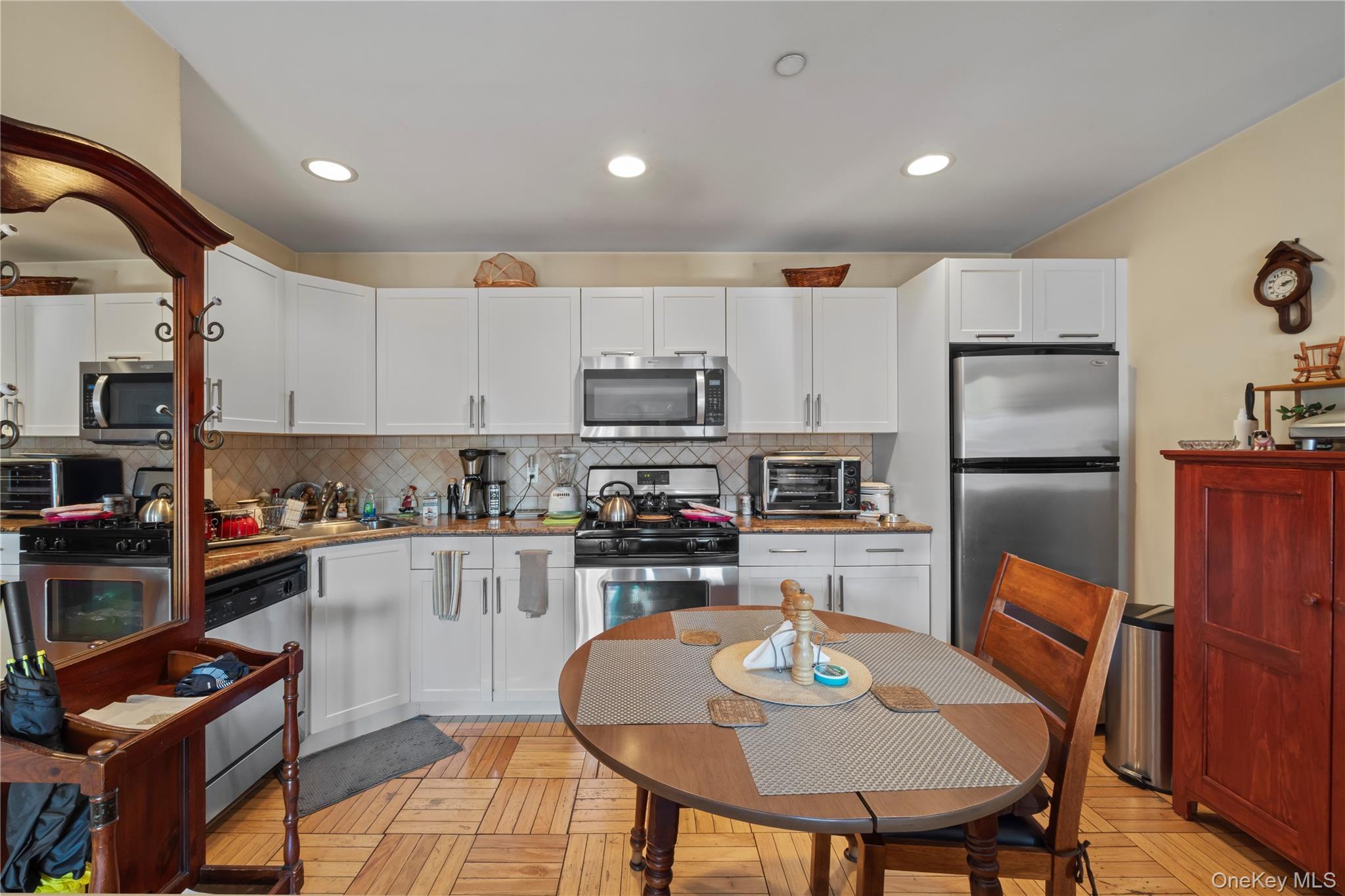 Condo Parkview  Bronx, NY 10461, MLS-950998-4