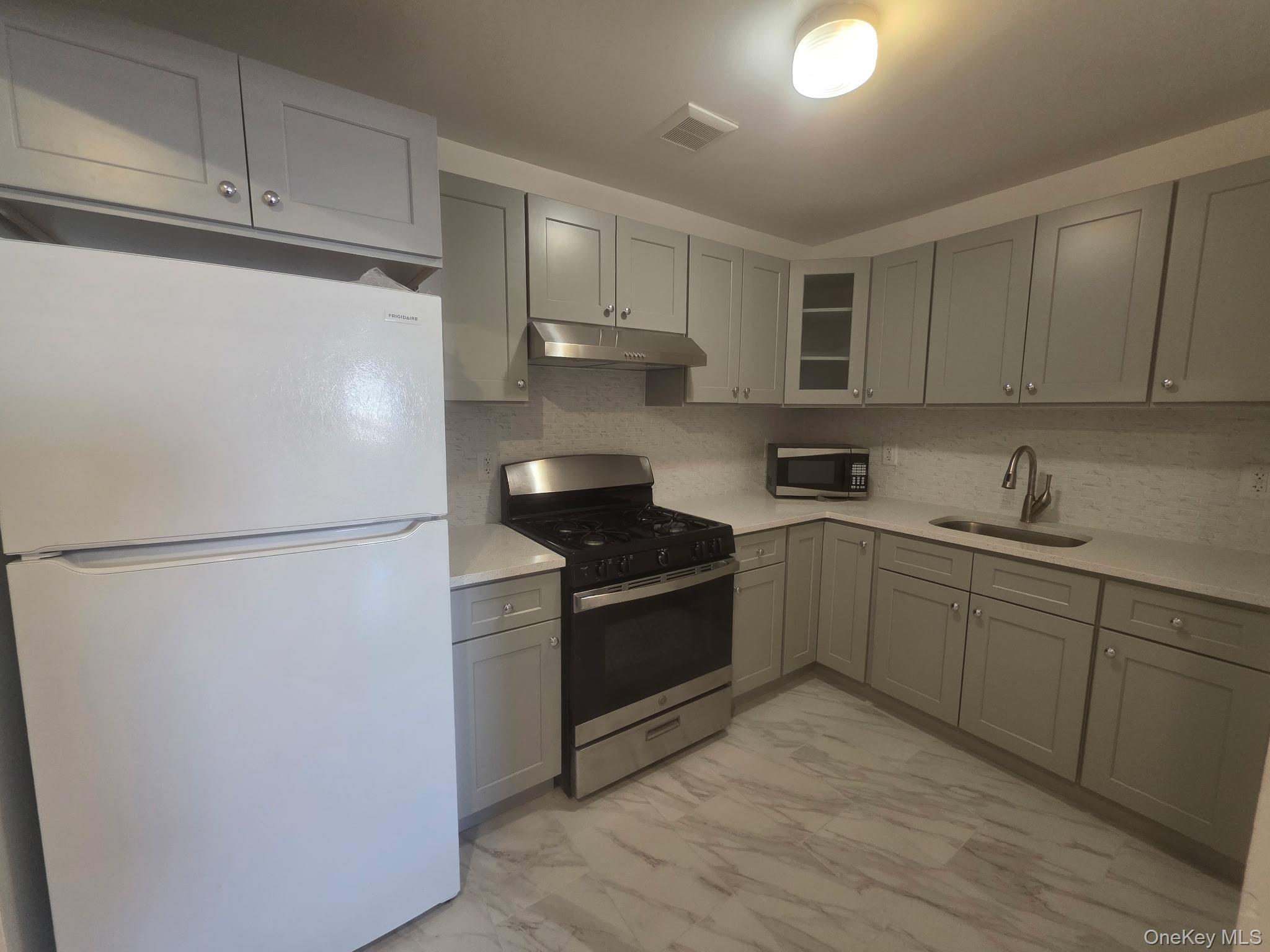 Single Family 97th Avenue  Queens, NY 11416, MLS-951054-7