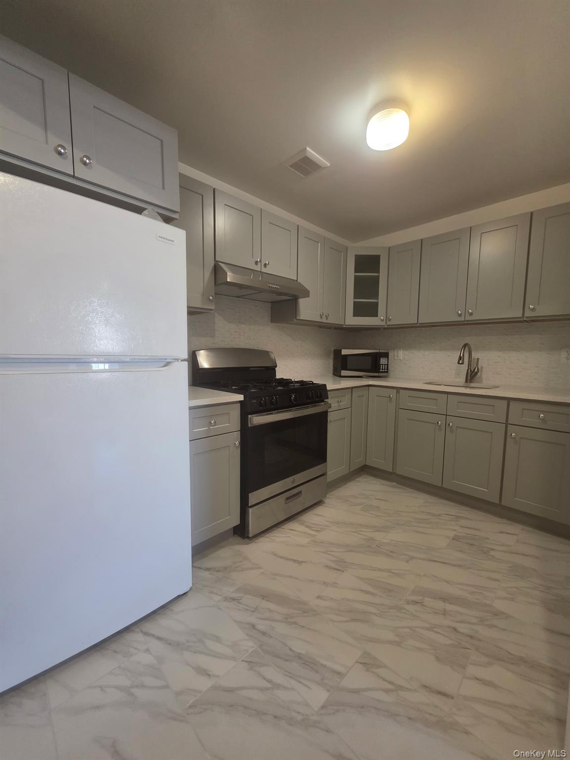 Single Family 97th Avenue  Queens, NY 11416, MLS-951054-8