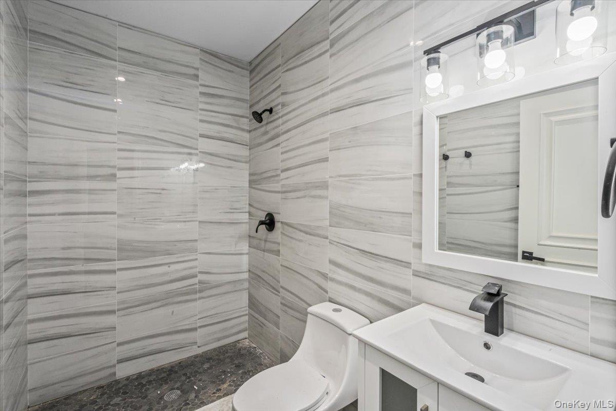 Single Family 38th  Queens, NY 11363, MLS-951089-24