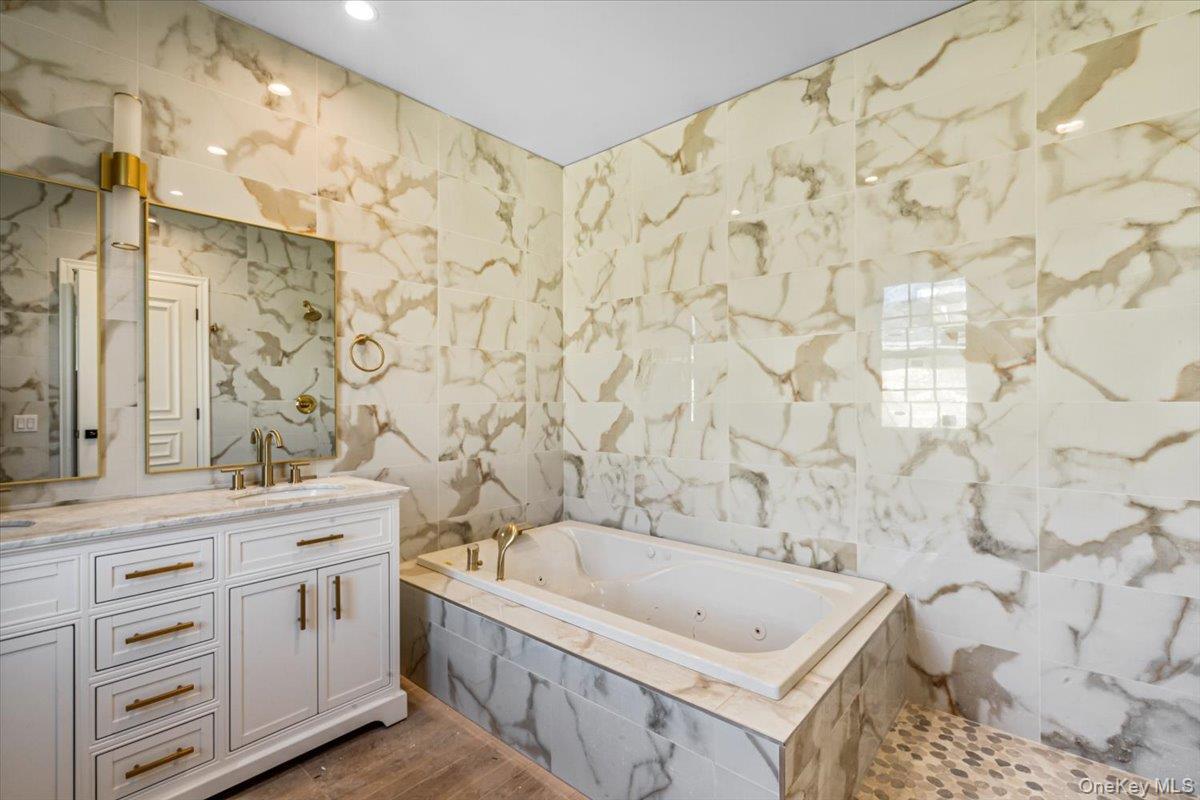 Single Family 38th  Queens, NY 11363, MLS-951089-27