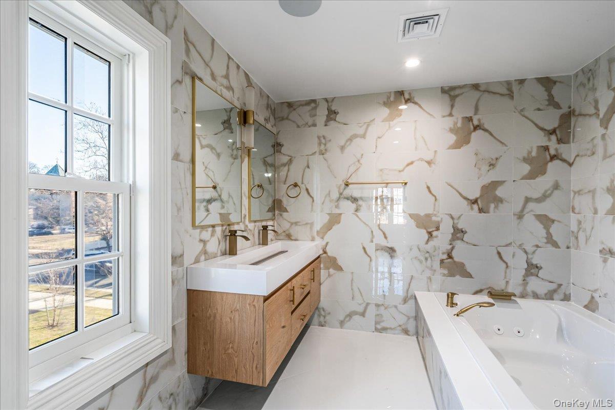 Single Family 38th  Queens, NY 11363, MLS-951092-18