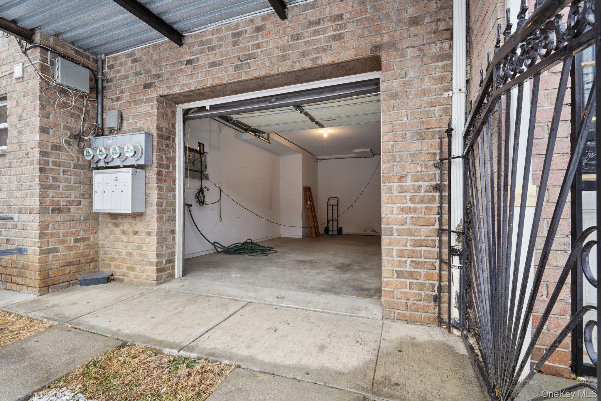 Single Family 221st  Bronx, NY 10467, MLS-951093-4