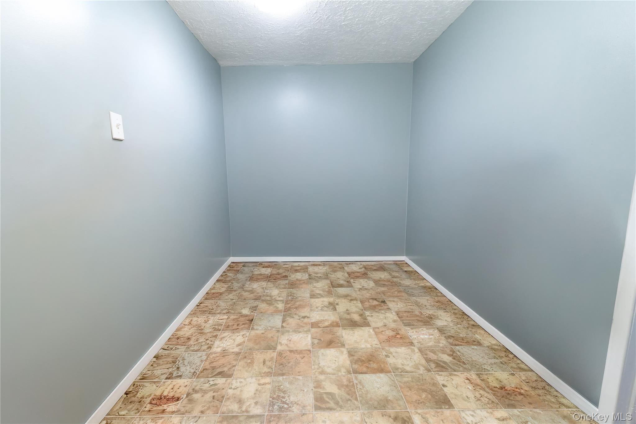 Condo Front  Nassau County, NY 11550, MLS-951094-14