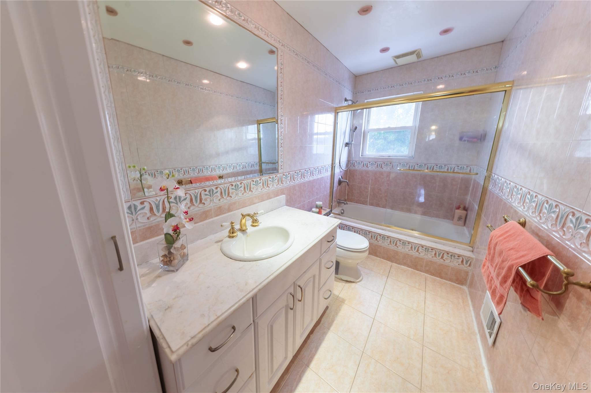 Condo Front  Nassau County, NY 11550, MLS-951094-18