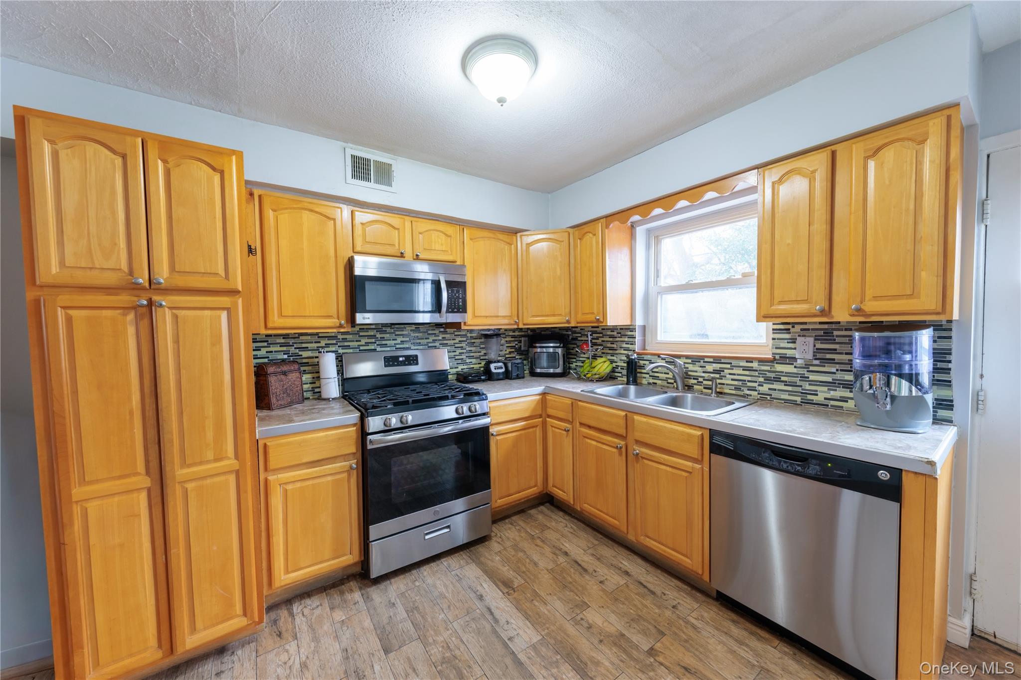 Condo Front  Nassau County, NY 11550, MLS-951094-5