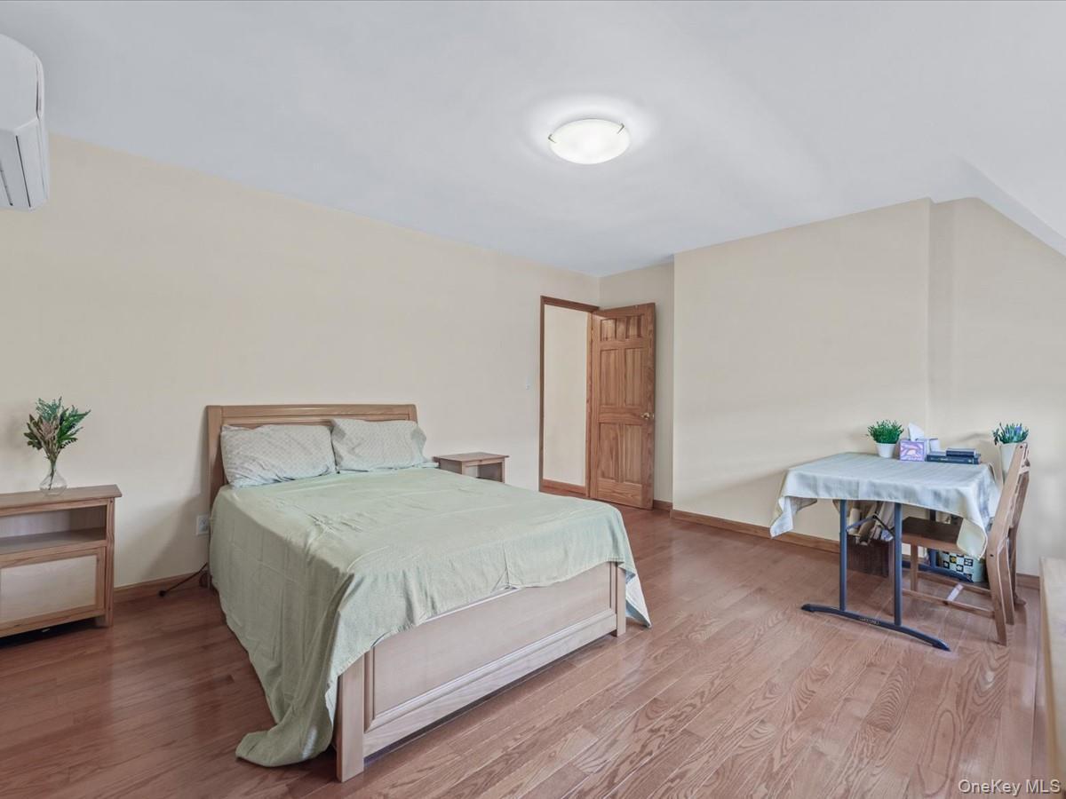 Single Family 75th  Queens, NY 11375, MLS-951103-13